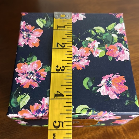 Trina Turk Champagne Rose Scented Candle 3-Wick Glass Jar In Box - Picture 12 of 12